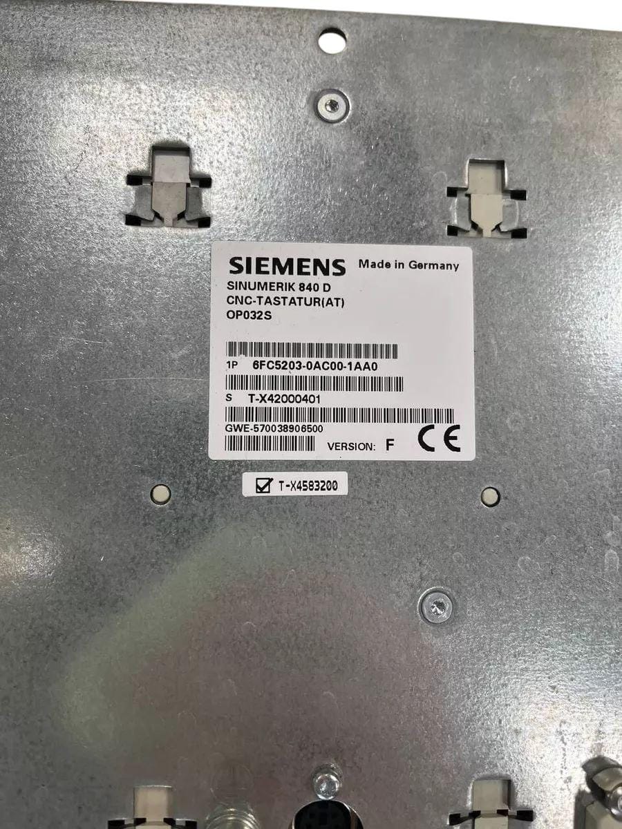 SIEMENS 6FC5203-0AC00-1AA0 / SINUMERIK 840D - CNC TASTATUR - VERSION F detail view — industrial automation spare part by Samonde