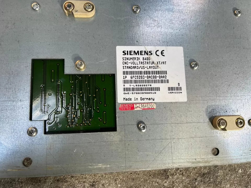 SIEMENS SINUMERIK 840D 6FC5203-0AC00-0AA2 panel - Version B - US layout detail view — industrial automation spare part by Samonde