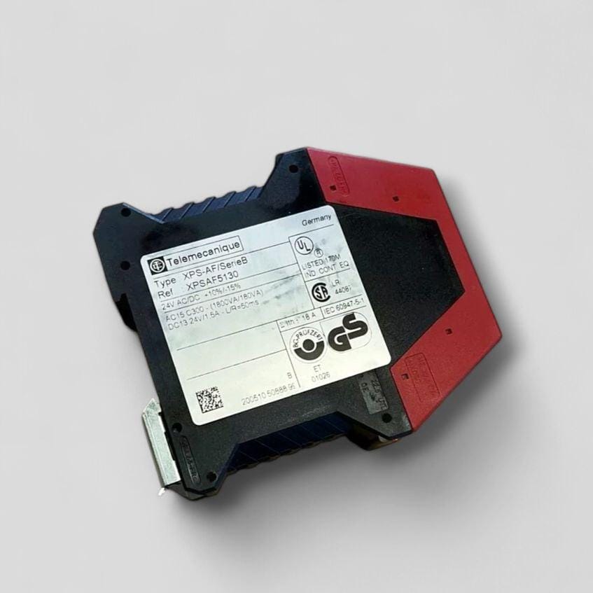 Schneider TELEMECANIQUE - XPSAF5130. XPS-AF/SerieB Safety Relays side view — industrial automation spare part by Samonde
