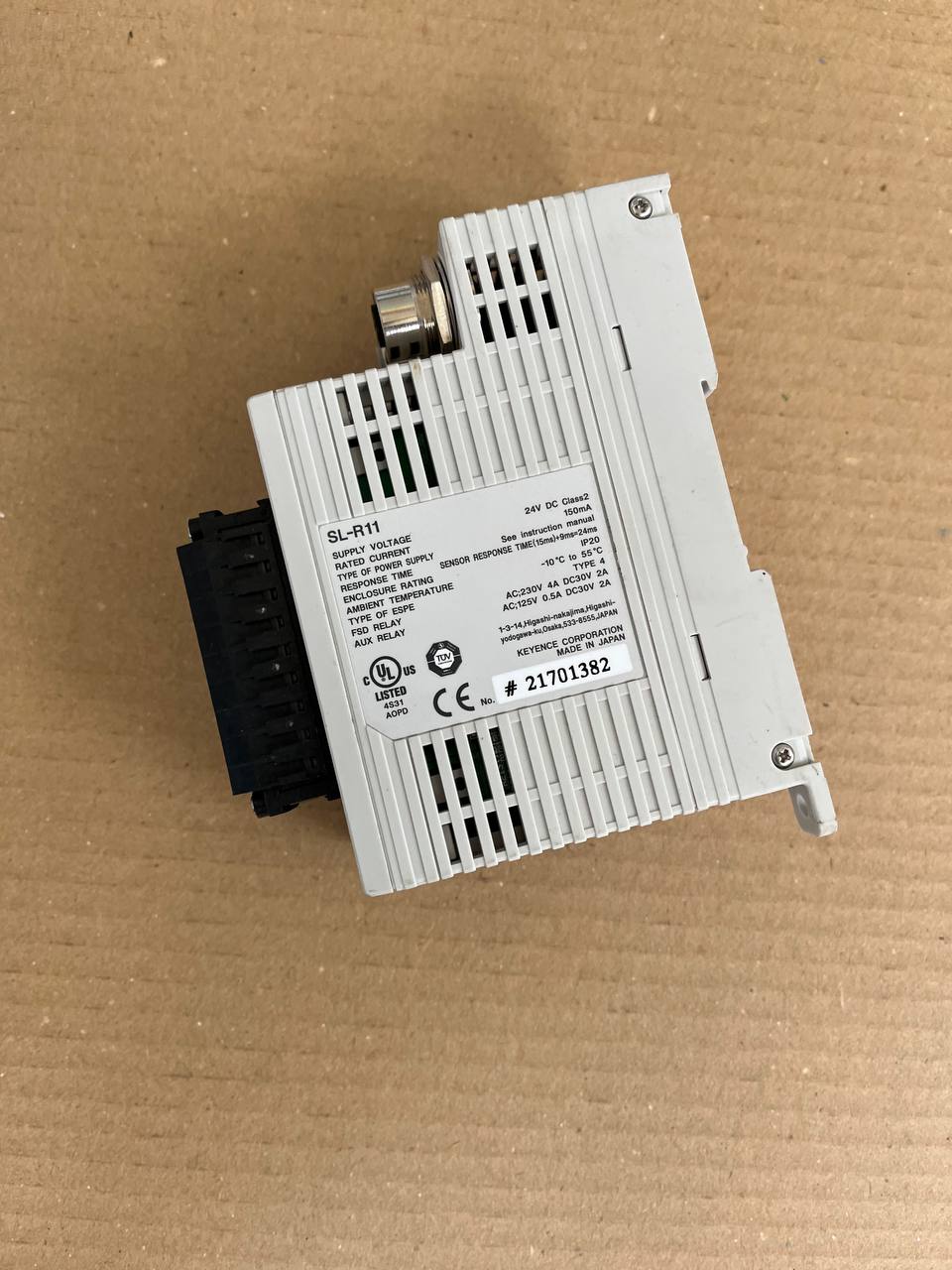 KEYENCE SL-R11 Safety Control Unit - 24V DC, 150mA detail view — industrial automation spare part by Samonde