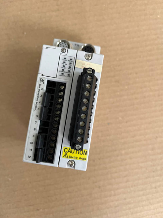KEYENCE SL-R11 Safety Control Unit - 24V DC, 150mA front view — industrial automation spare part by Samonde