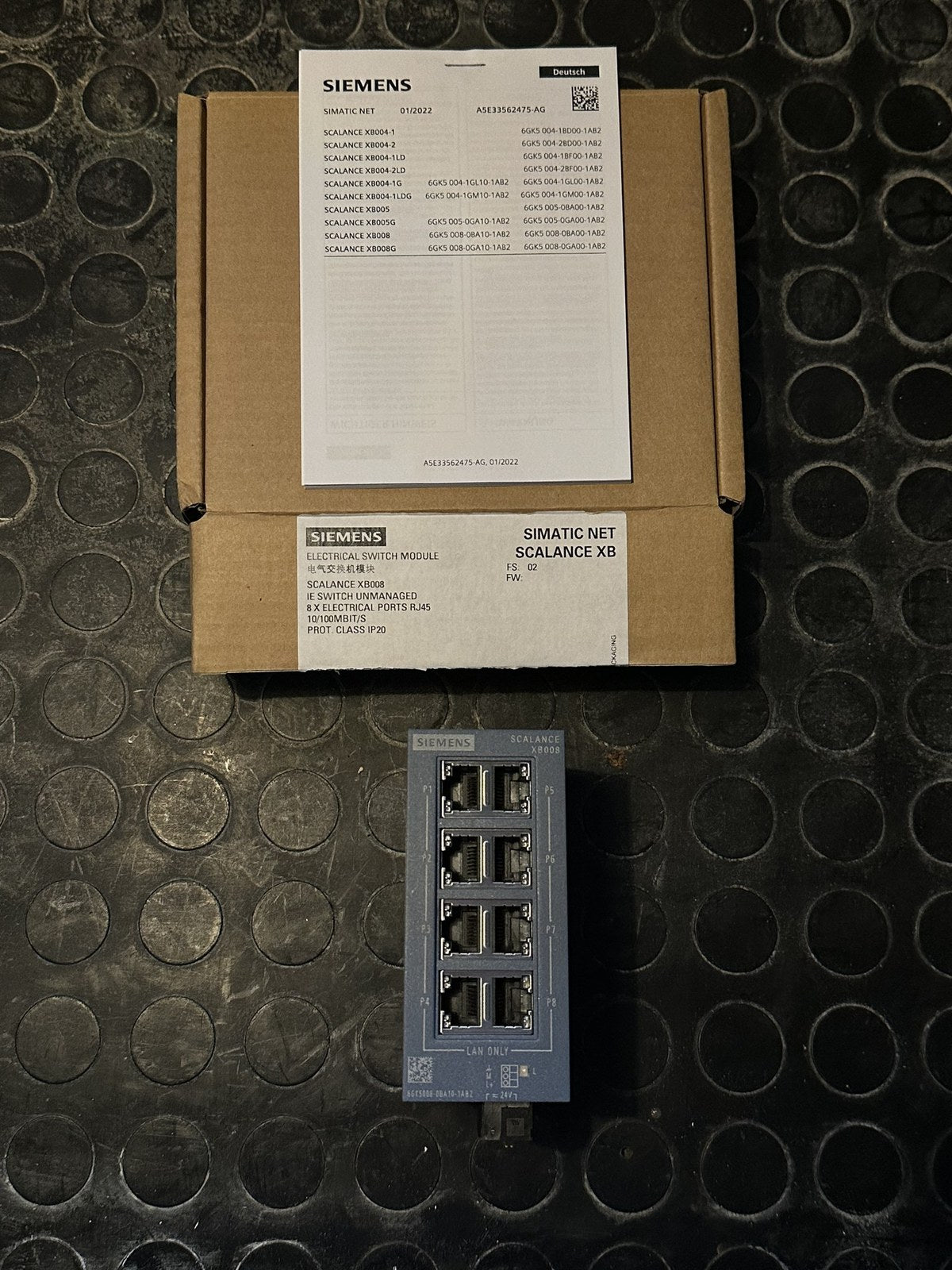 Siemens SCALANCE XB008 6GK5008-0BA10-1AB2 unmanaged switch with original box and leaflet