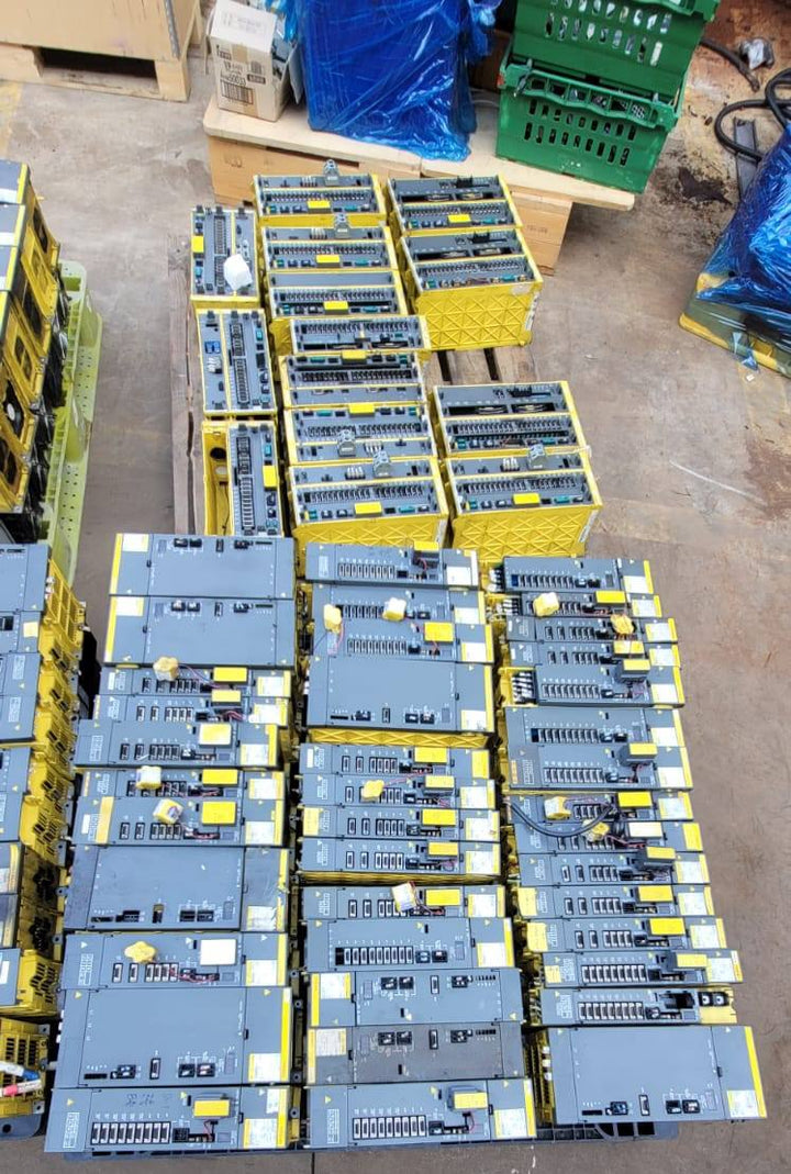 FANUC surplus lot: Overview of several pallets of FANUC amplifier modules