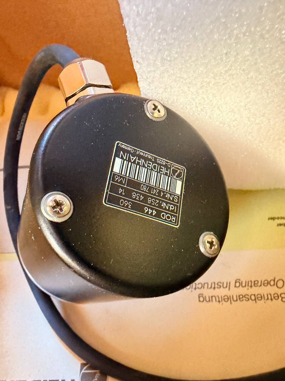 Heidenhain ROD 446 360Black cylindrical device with a label on a textured surface