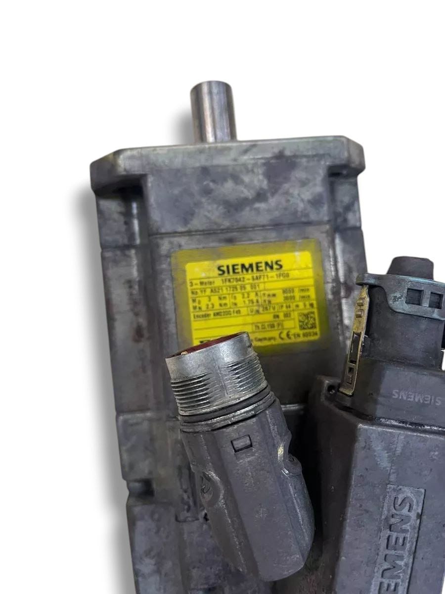 Siemens 1FK7042-5AF71-1FG0 - synchronous servo motor 1FK7 side view — industrial automation spare part by Samonde
