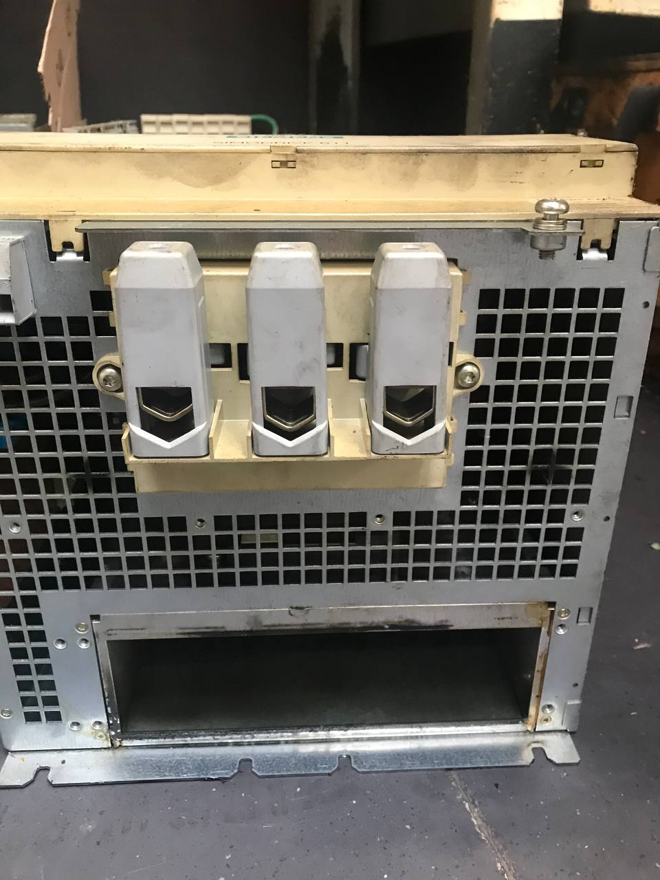 SIEMENS SIMODRIVE / Power Supply E/R-MODUL INT /6SN1145-1BB00-0EA1 / VERSION A detail view — industrial automation spare part by Samonde