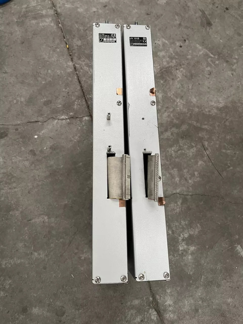 Heidenhain UV 101B Id. 317 559-13 B11 + 317 559-13 W11 side view — industrial automation spare part by Samonde