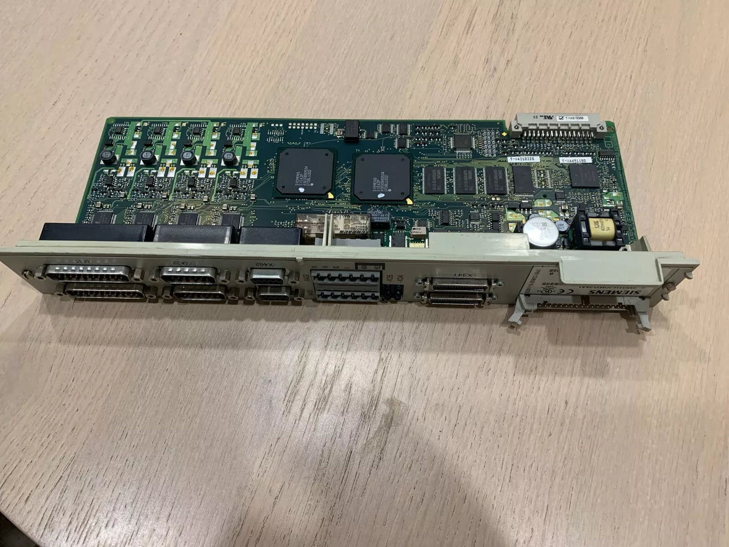 Siemens Simodrive / 6SN1118-0DM33-0AA1 / 611 to:B side view — industrial automation spare part by Samonde