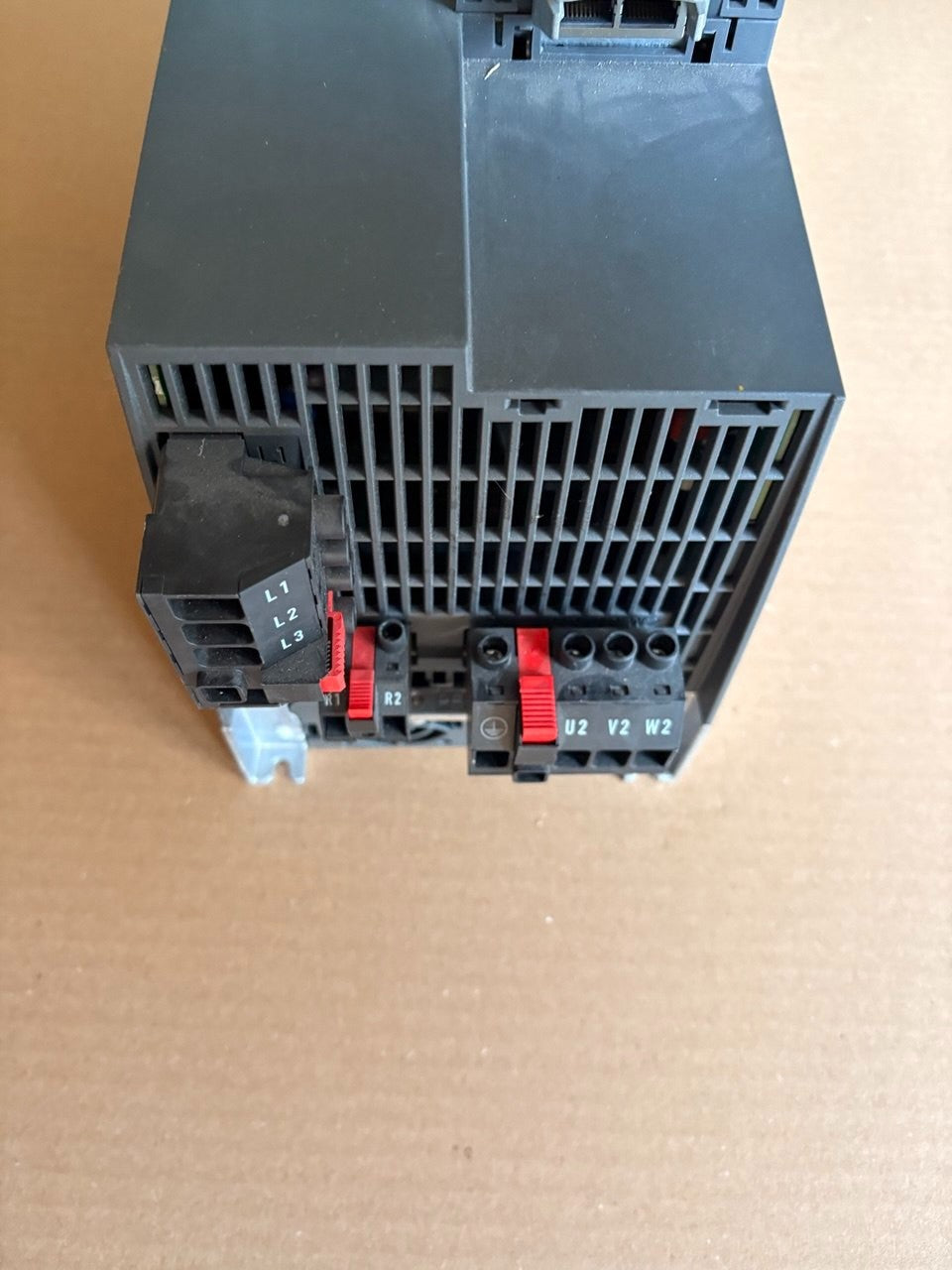 Siemens SINAMICS G120 6SL3210-1KE22-6UF1 Inverter 18.5kW 400V – NEW Open Box package view — industrial automation spare part by Samonde