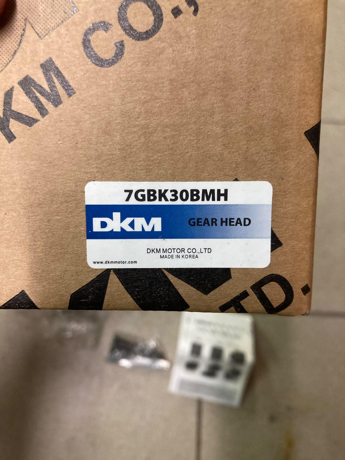 Surplus lot: DKM 7GBK30BMH gear head box label